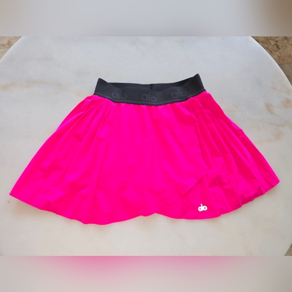 ALO Yoga Dresses & Skirts - Alo Yoga Neon Pink Aces Tennis Skirt Xs Barbie Pink